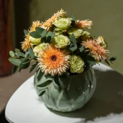 Aranjament în vas ceramic cu gerbera